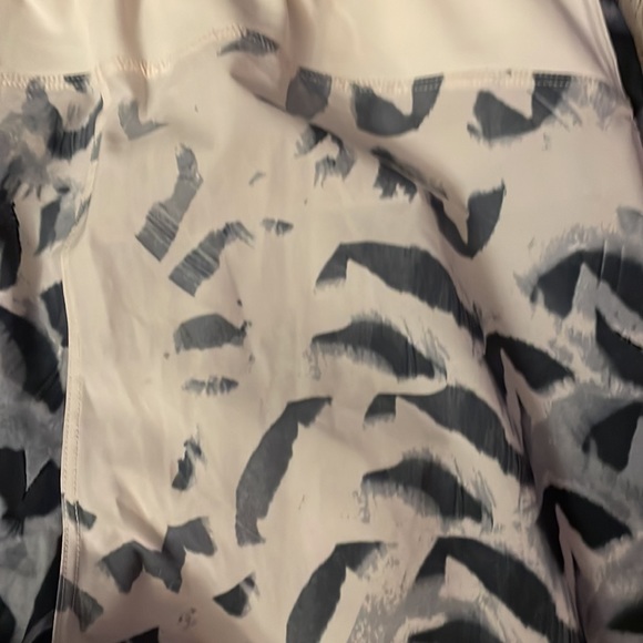 LULULEMON Dance to Yoga Pants Pretty Plume Angel Wing Black Sz 4 - Picture 9 of 9